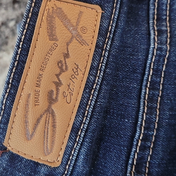 Seven7  sz 8 Bootcut Jeans - Picture 4 of 17
